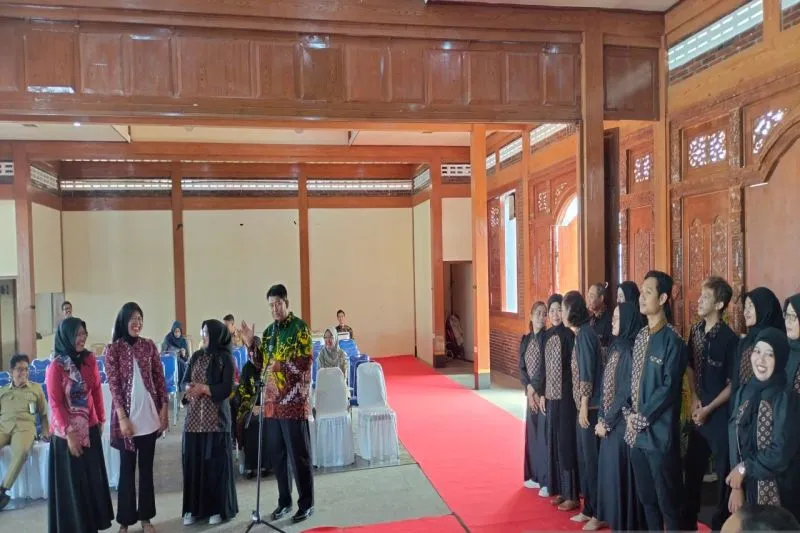 Penjahit Edy: Karya Jahitan yang Menghargai Waktu dan Tradisi Cilacap